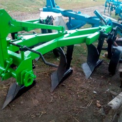 Плуг 3-х корпусний 3x35 до трактора стійка 700 Плуг 3-х корпусний 3x35 до трактора стійка 700