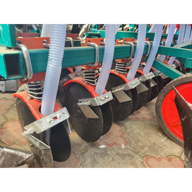 ✓ Купити Сівалка точного висіву з бункером для міндобрив 15 рядна по цінам виробника ✅ Сівалка точного висіву з бункером для міндобрив 15 рядна з доставкою по Україні ⚡ від виробника ⭐